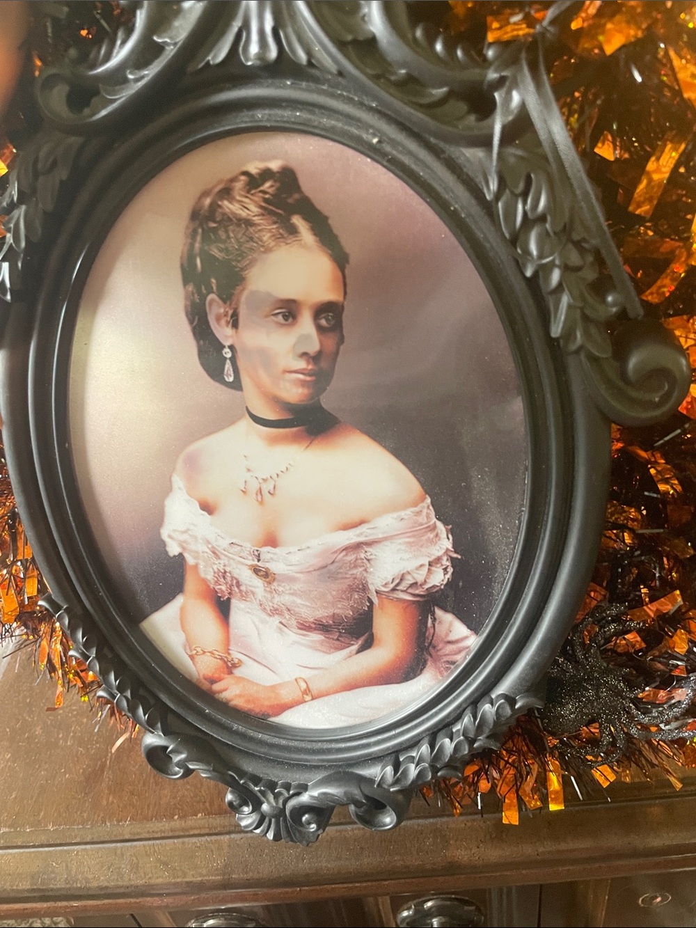 Vintage Looking Portrait Halloween Wreath in Black and Orange - Picture 6 of 10